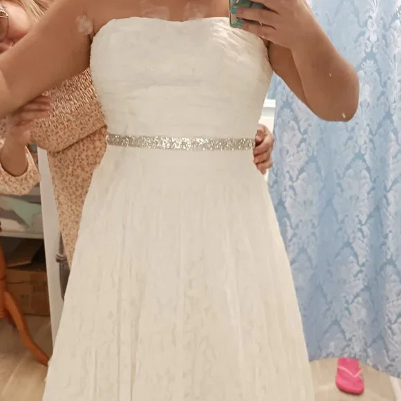 Wedding Dress - Picture 3 of 17